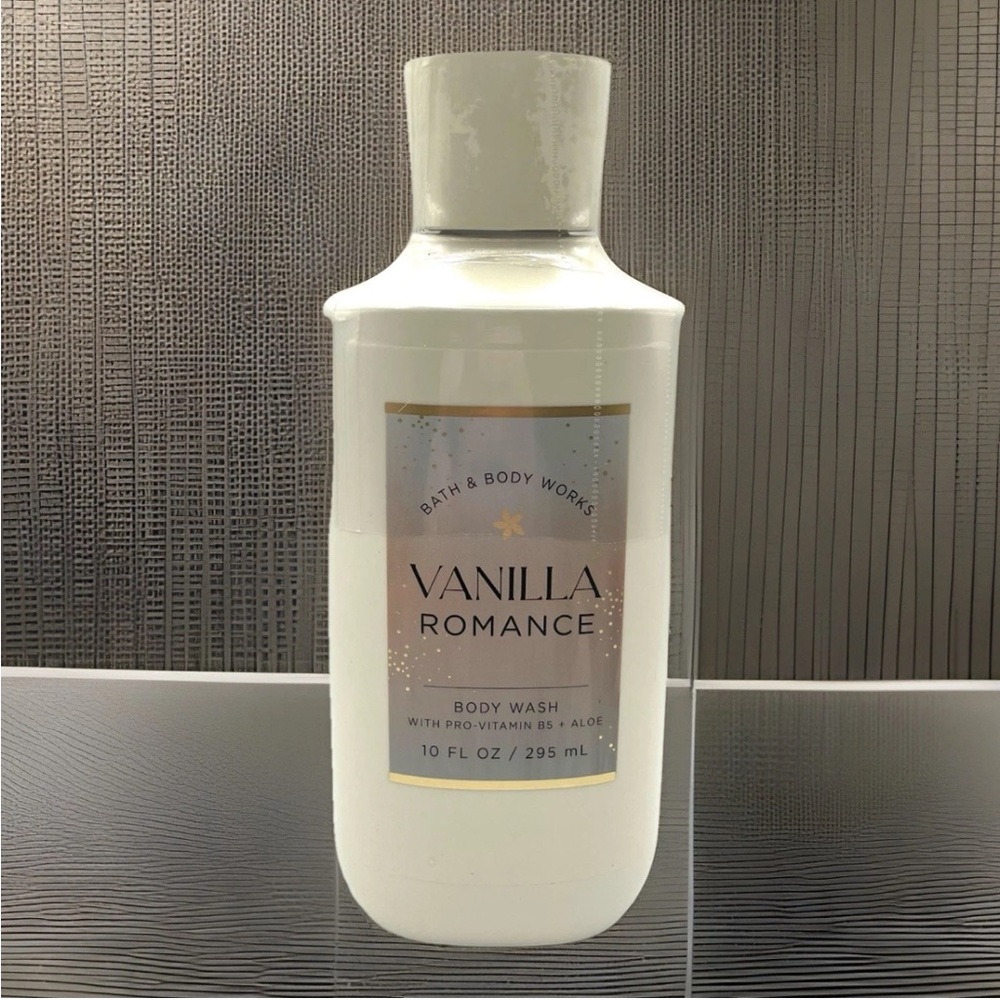 Bath & Body Works Body Wash- Vanilla Romance (10 fl oz)